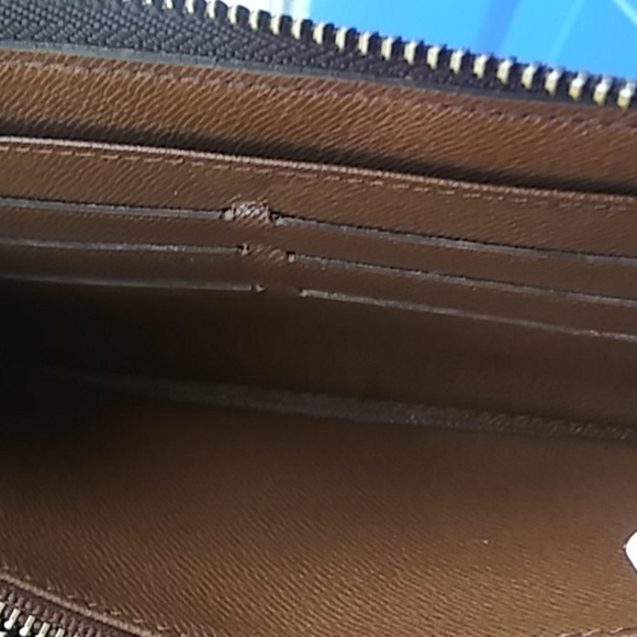 SOLD. 💕Authentic Louis Vuitton Monogram Zippy Wallet - Picture 9 of 16